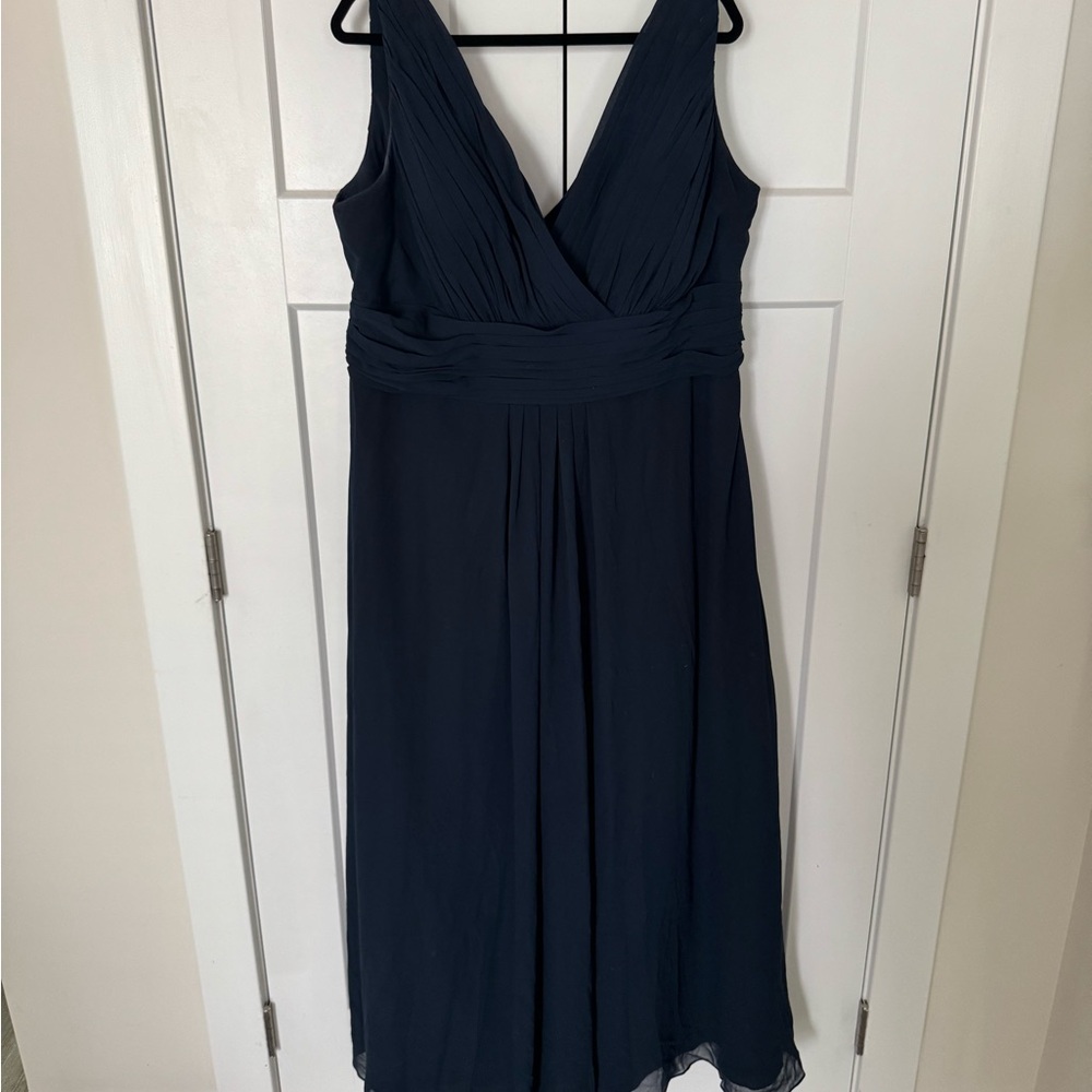 Elegant Navy Blue Sleeveless Dress